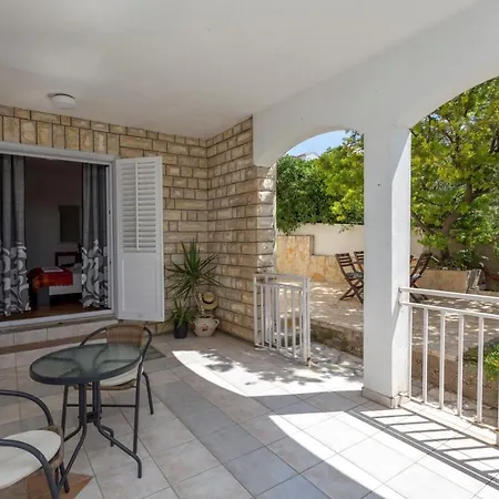Olive Garden Apartment Hvar Town